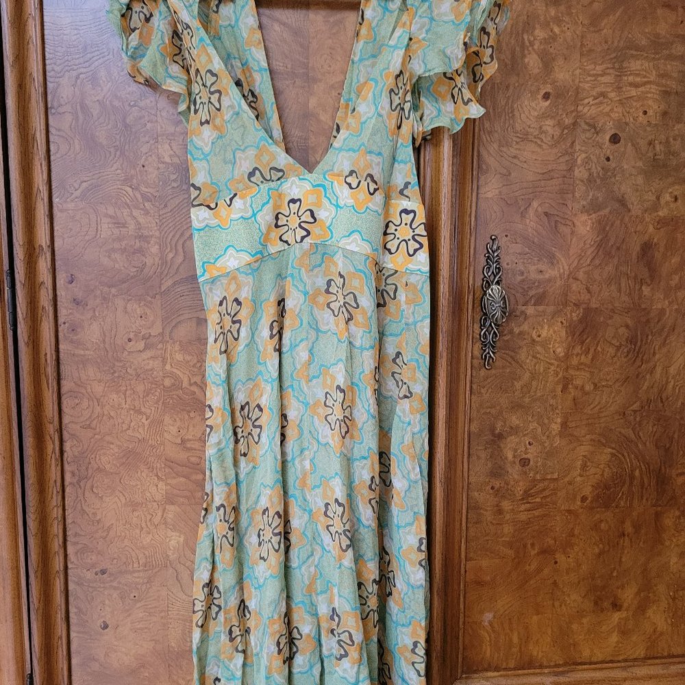 elegant dress, designer Annelore, size 4, green with geometric design